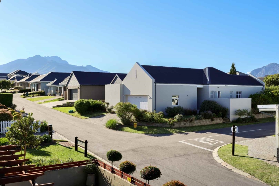 3 Bedroom Property for Sale in Kraaibosch Western Cape